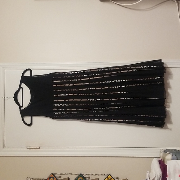 Dress - Picture 6 of 6